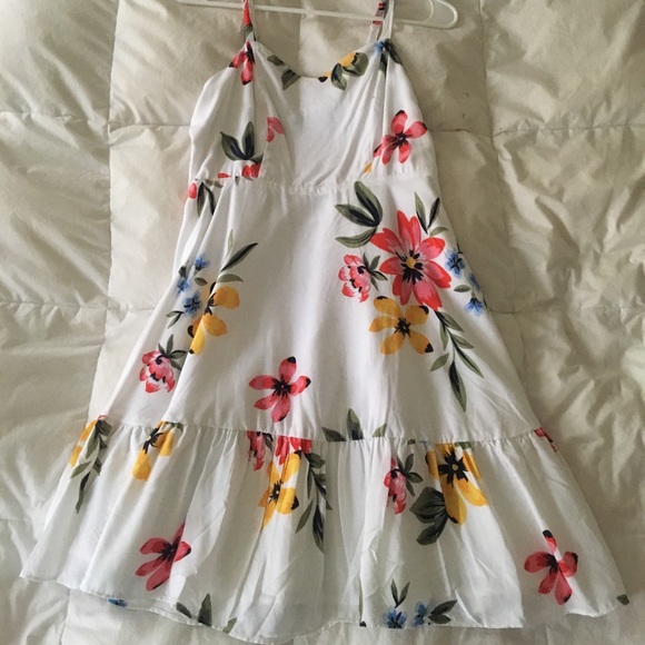 Old Navy Dresses & Skirts - NWT Floral spring dress SHIPPING TODAY